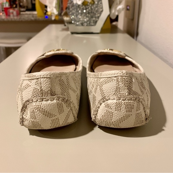 Michael Kors Vanilla Flats Sz 8.5 - Picture 3 of 5